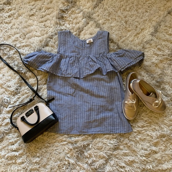 5 for $25 cold shoulder top - Picture 2 of 7